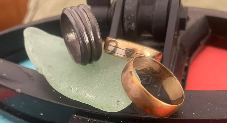 Deus 2 Dedektörle Her Zaman Bir Şeyler Bulunur - Kapak